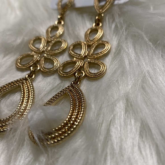 NWT Charming Charlie Gold Tone Chandelier Earrings! - Picture 3 of 3